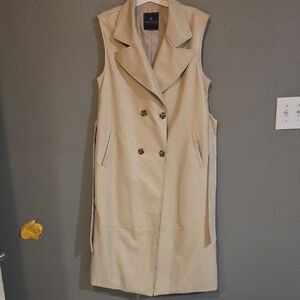 Elegant Beige Sleeveless Vest